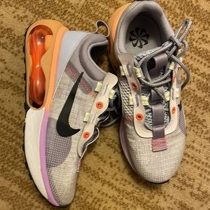 EUC Nike Women’s size 6.5